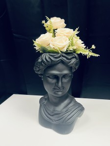 Głowa kobiety czarna 34