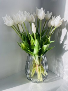 Bukiet tulipanów liliokształtnych białe  40  