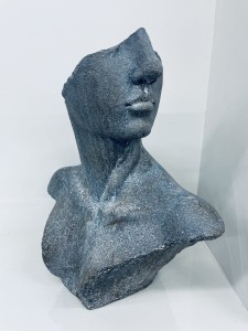 Popiersie kobiety 35