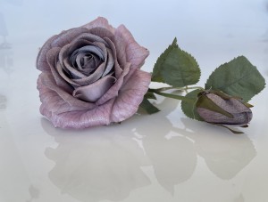 Róża fiolet 65