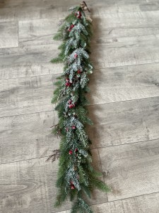 Girlanda ośnieżona z jarzębiną 100