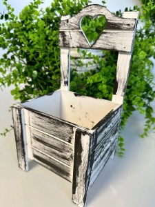 Krzesełko czarno-białe  28