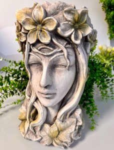 Donica głowa kobiety 38