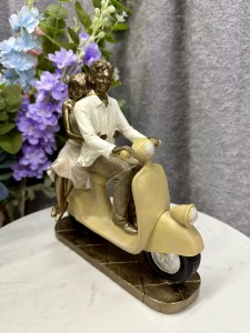 Figurka para na skuterze 22