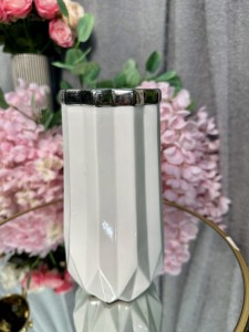 Wazon biało-srebrny 21