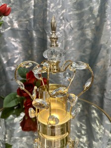 Świecznik led złota korona 28