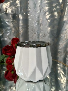 Osłonka biało-srebrna 12