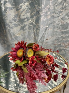 Bukiet kwiatów zielono-bordowy 40