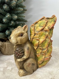 Figurka ogrodowo-tarasowa wiewiórka 36