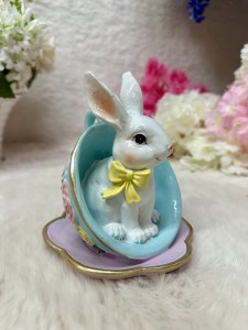 Zając w niebieskiej filiżance 14