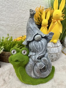 Figurka Krasnal na ślimaku  solarny 50