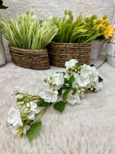 Gałązka jabłoni biała 90