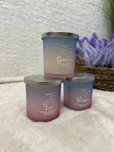 Zodiakalna świeca zapachowa z biżuterią 