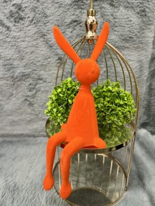 Zając pomarańczowy siedzący 37