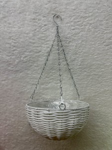 Donica biała wisząca kosz wiklinowy  