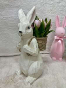 Zając ceramiczny biały z koszem na plecach 43