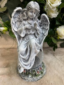 Anioł szary na kuli 31