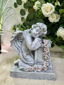 Anioł szary klęczący 23