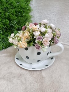 Osłonka filiżanka biała w czarne kropki 16 