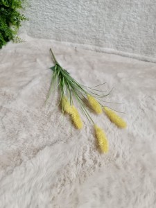 Bukiet kwitnącej trawy żółtej 47 