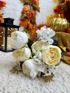 Bukiet białych piwonii 45 