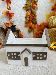 Osłonka  drewniana domek 27