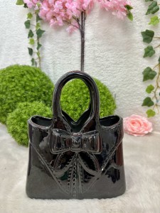 Wazon torebka czarna kokarda 27  