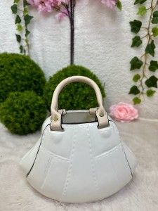 Wazon torebka biała 17   