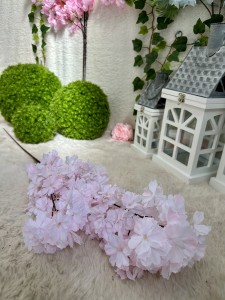 Gałązka wiśni różowa  105