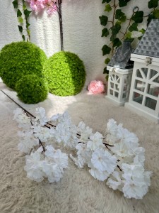 Gałązka wiśni biała 105