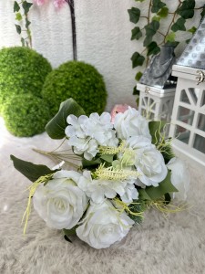 Bukiet róż biały 52
