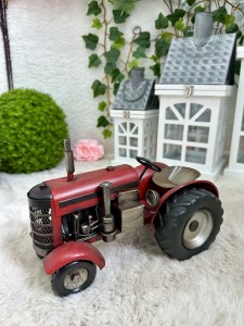 Ciągnik metalowy 18