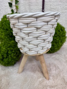 Donica biała wiklinowa  na nogach 32