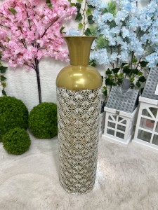 Wazon metalowy złoty 67 